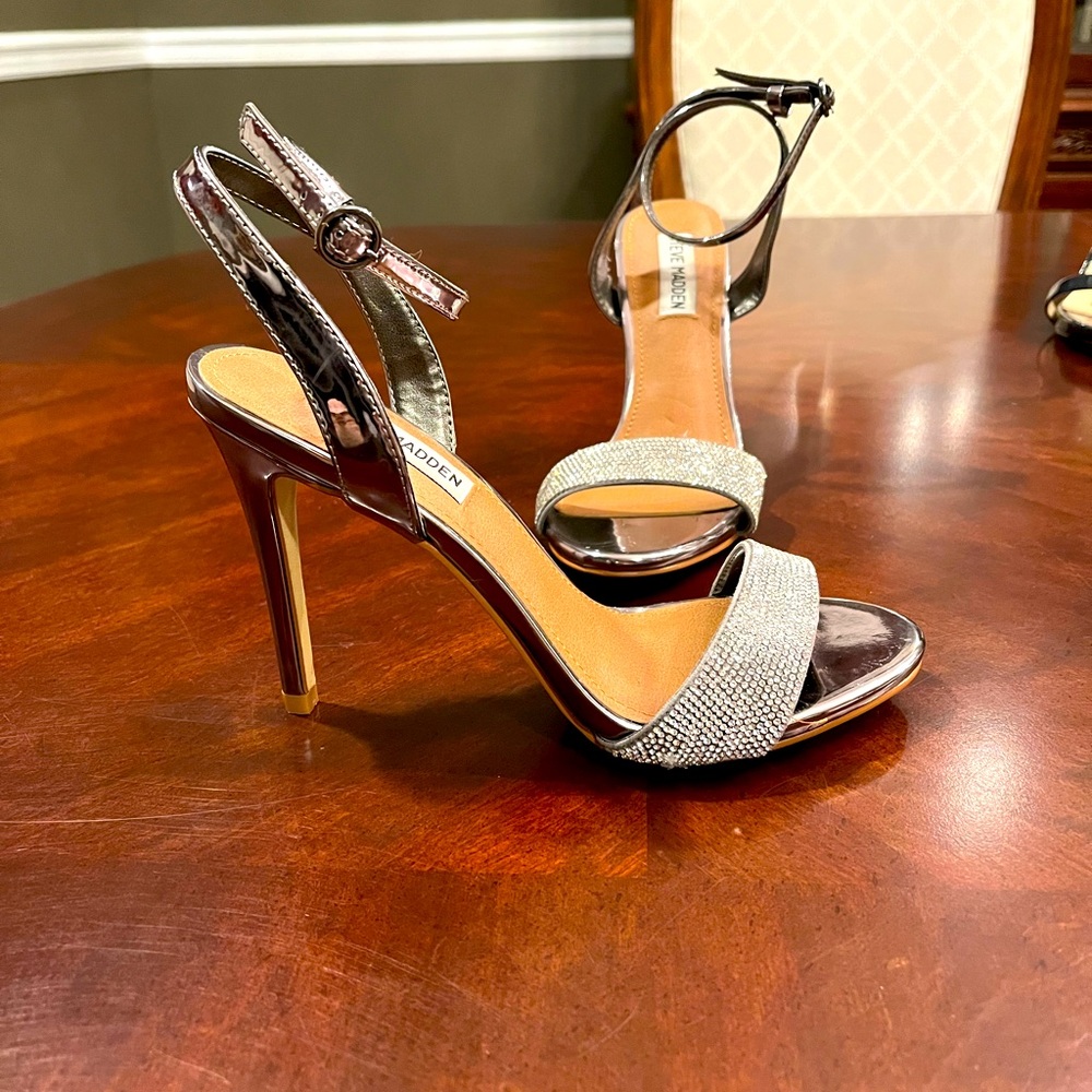 Steve Madden “Ritter” strappy sandal stiletto in silver with rhinestones (7.5)